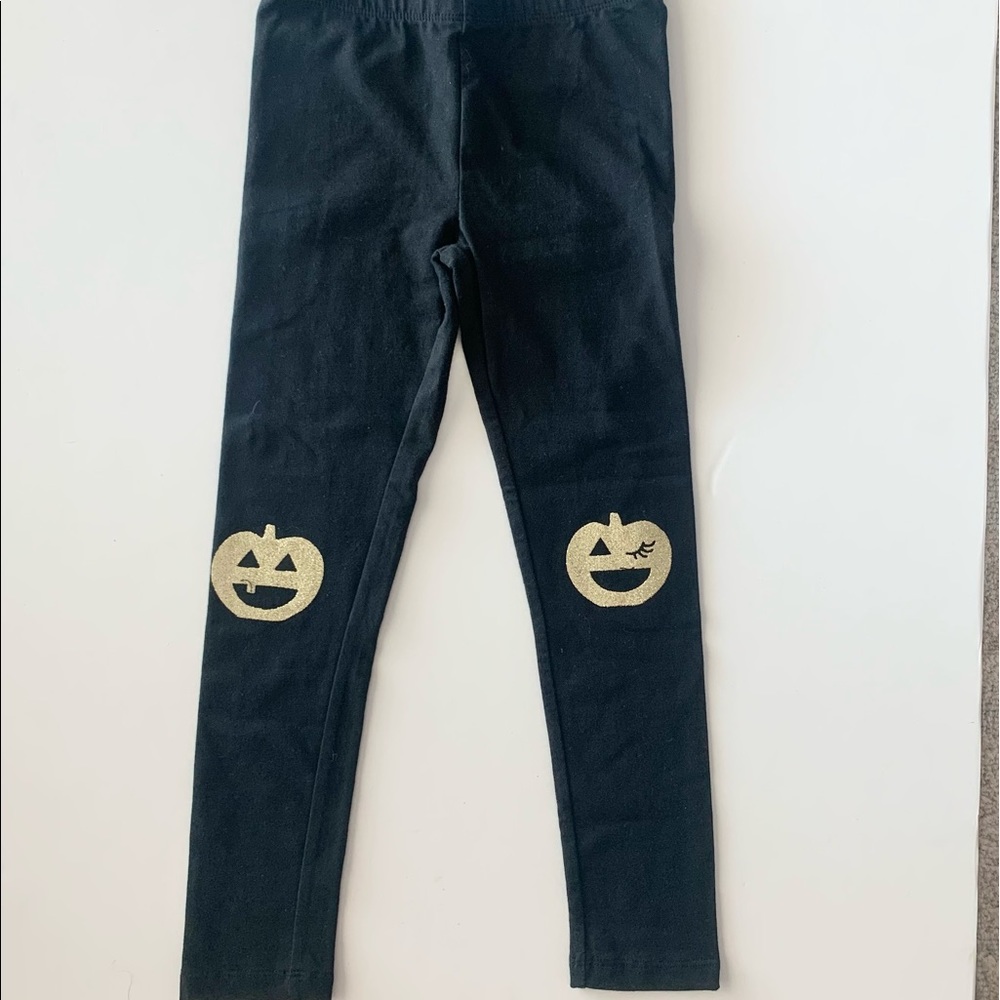 Gymboree Size 5/6 NWT black with gold pumpkin leggings.. Perfect for Halloween.